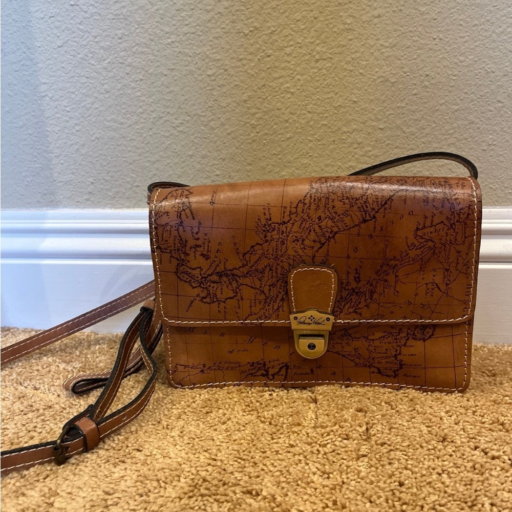 Brand New Without Tags Patricia Nash Map Crossbody WITH Autograph